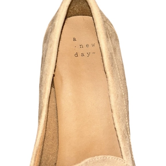 A New Day Woman’s Size 11 Archie Slip-On Flat Beige Loafers - Picture 3 of 6
